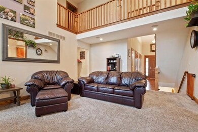 New carpet & clean, neutral paint colors