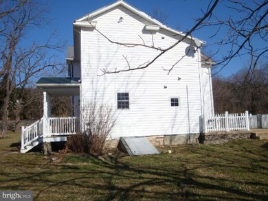 1056 E Queen St, Strasburg, VA 22657 - photo 2