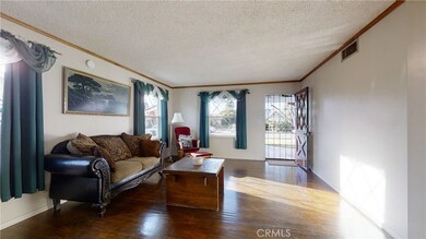 Spacious living room
