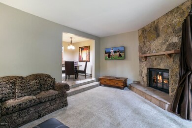 124 Eagle Dr C-019-010-Living Room-MLS_S