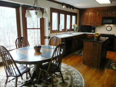 Breakfast Nook - Breakfast Nook in Kitchen