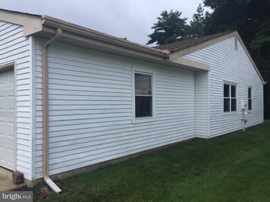 16 Chesterfield Ct, Southampton, NJ 08088 - photo 5