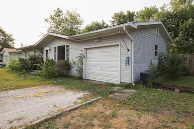 710 Field St, Altamont, IL 62411 - photo 3