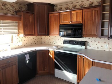 281 W 400 N, Blackfoot, ID 83221 - photo 4