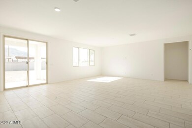 100.027 GREAT ROOM
