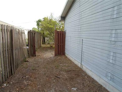 520 E Caroline St, Tavares, FL 32778 - photo 2