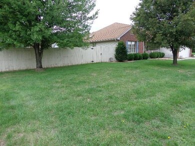 3398 Queensbury Dr, Columbus, IN 47203 - photo 4