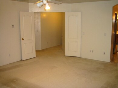 898 S Paradise Dr, Gilbert, AZ 85233 - photo 4