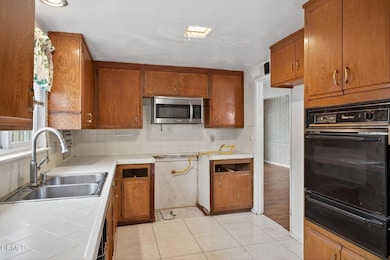 4-web-or-mls-UpmarketMedia_1430H-010