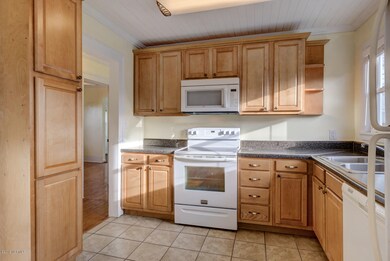 1411 Carolina Beach Ave N-large-028-27-P