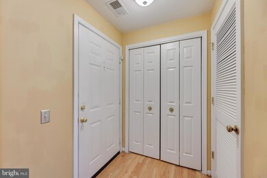 9240 Cardinal Forest Ln unit 9240A-, Lorton, VA 22079 - photo 4