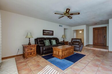 004_Living Room