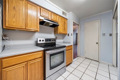 5799 Maple Hill Dr, Houston, TX 77088 - photo 7