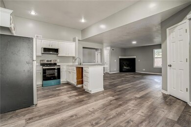 8531 Vassar Ave, Raytown, MO 64138 - photo 4