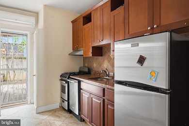 1126 S Carolina Ave SE, Washington, DC 20003 - photo 3