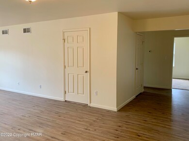 14 N 4th St, Stroudsburg, PA 18360 - photo 4