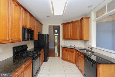 13104 Brooktree Ln, Laurel, MD 20707 - photo 4