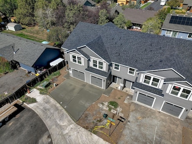 20487 SE Bard Ct unit 11, Bend, OR 97702 - photo 3