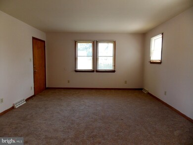 633 Andrews Ave, Darby, PA 19023 - photo 4