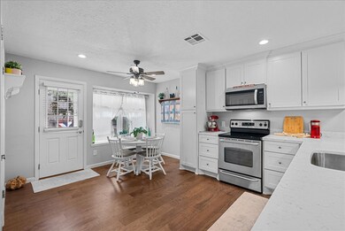 3760 Laura Leigh Dr, Friendswood, TX 77546 - photo 5