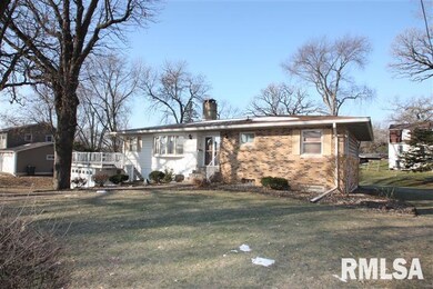 4334 Wittman Dr, Davenport, IA 52806 - photo 2