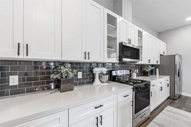 8402 Berry Brush Ln, Houston, TX 77022 - photo 7