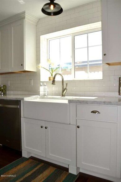 Undermount farmhouse sink