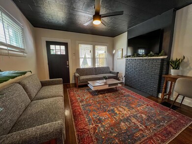 Liv room towards front door