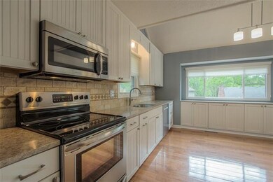 9025 Alden St, Lenexa, KS 66215 - photo 7