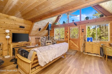 004_Living Room