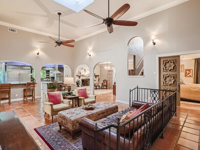 1027 Loch Lomond Dr, Arlington, TX 76012 - photo 7