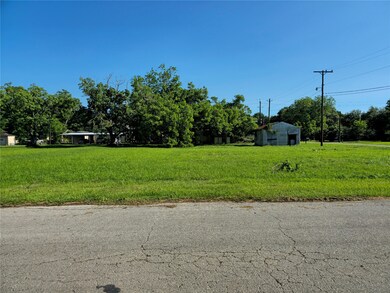 2412 Live Oak Ave, Bay City, TX 77414 - photo 3