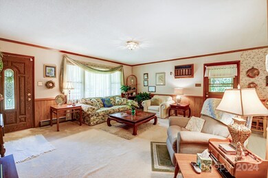 211 W Edison Dr, Statesville, NC 28625 - photo 6