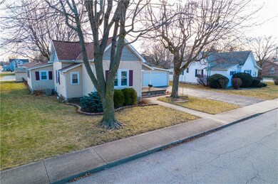 327 Oak St, Tipton, IN 46072 - photo 2