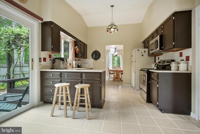 10402 Woodbury Woods Ct, Fairfax, VA 22032 - photo 7