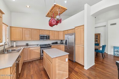 5729 W Abraham Ln-large-014-035-5729 W A
