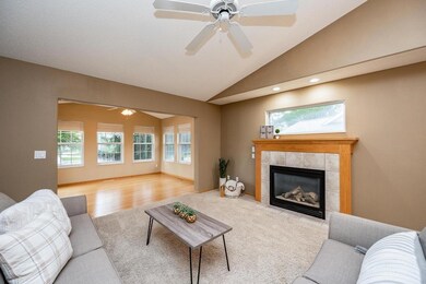 1502 Greens Way Ct NE unit 1502, Cedar Rapids, IA 52402 - photo 7