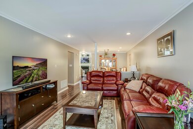006_Living Room