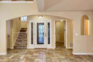 12720-Tierra-Aurora-Foyer