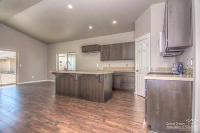 61174 Geary Dr, Bend, OR 97702 - photo 3