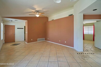 4703 W Gatehinge Ct - Living room 04