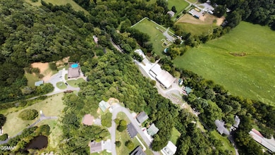 2027 Piney Overlook Ln, Sevierville, TN 37862 - photo 4