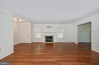 10825 Luxberry Dr, Rockville, MD 20852 - photo 4