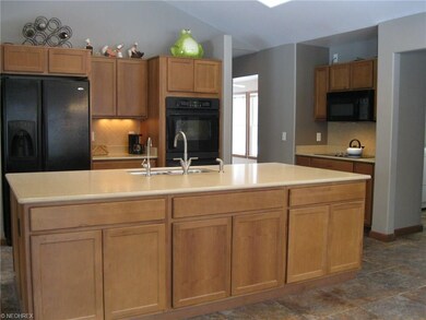 Quartz Corian Counters. DOUBLE OVENS. Ceramic tile