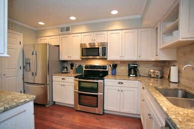 4300 Lakeside Dr unit 14, Jacksonville, FL 32210 - photo 3