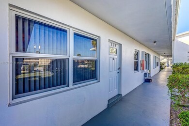 174 Coventry H unit 174, West Palm Beach, FL 33417 - photo 3