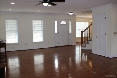 Stunning great room w/ gleaming 3/4 