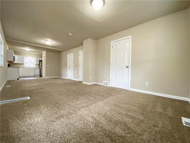 2724 E Grand Ave, Des Moines, IA 50317 - photo 4