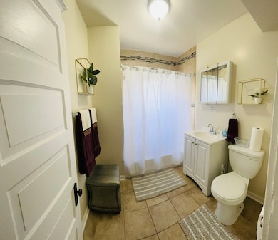 5928 Unit 2 Bath