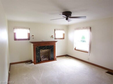 Large living room, freshly painted and newly clean